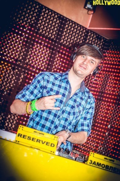 Еротична вечірка в луцькому клубі. ФОТО