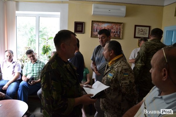 Як революціонери «розбиралися» із начальником «Волиньрибоохорони». ФОТО. ВІДЕО