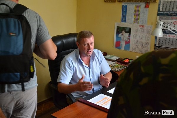 Як революціонери «розбиралися» із начальником «Волиньрибоохорони». ФОТО. ВІДЕО