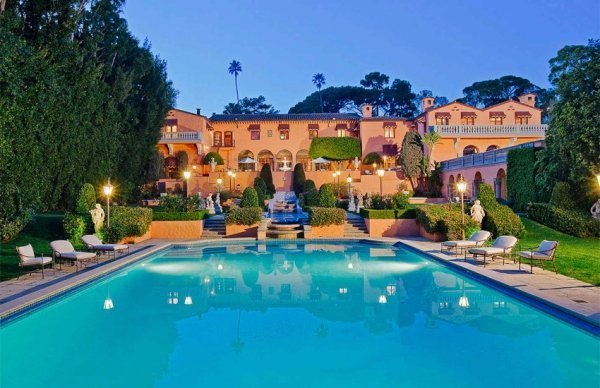 10 найдорожчих особняків з відомих фільмів. ФОТО