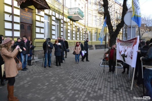 У Луцьку пікетували прокуратуру: хочуть покарання голосувальників за «диктаторські закони». ФОТО