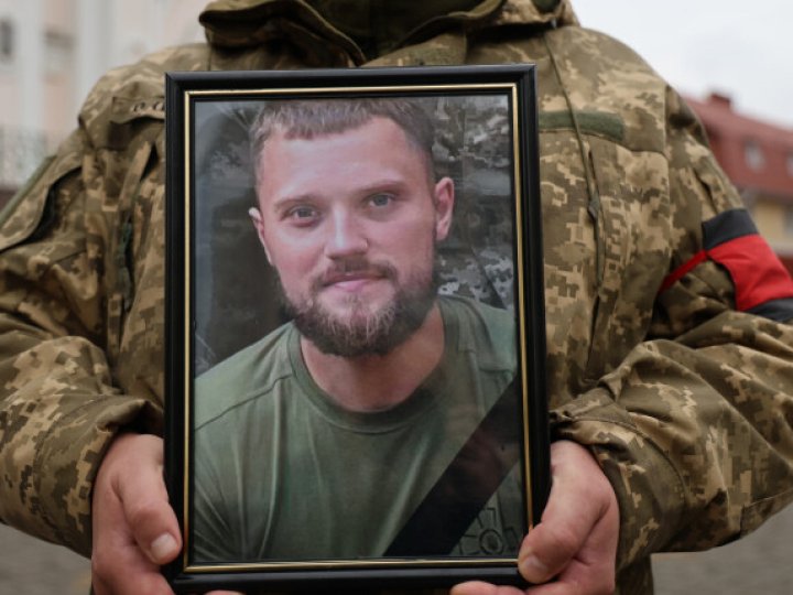 Поліг у бою на Луганщині: у Луцьку попрощалися з Героєм Дмитром Загурним