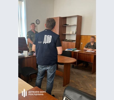Родичів керівництва Франківська прилаштували у військкомати, щоб ті байдикували за зарплату, – ДБР