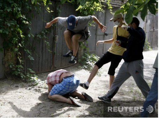 Як били лідера гей-форуму України. ФОТО