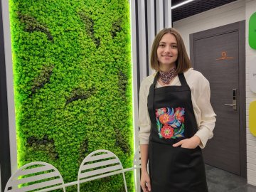 На фартухах оживає забутий розпис: лучанка створила бренд домашнього текстилю Maliovka