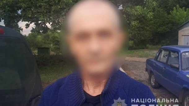 Підозрюваного педофіла із Хмельниччини, який переховувався у Росії, перевезли до України