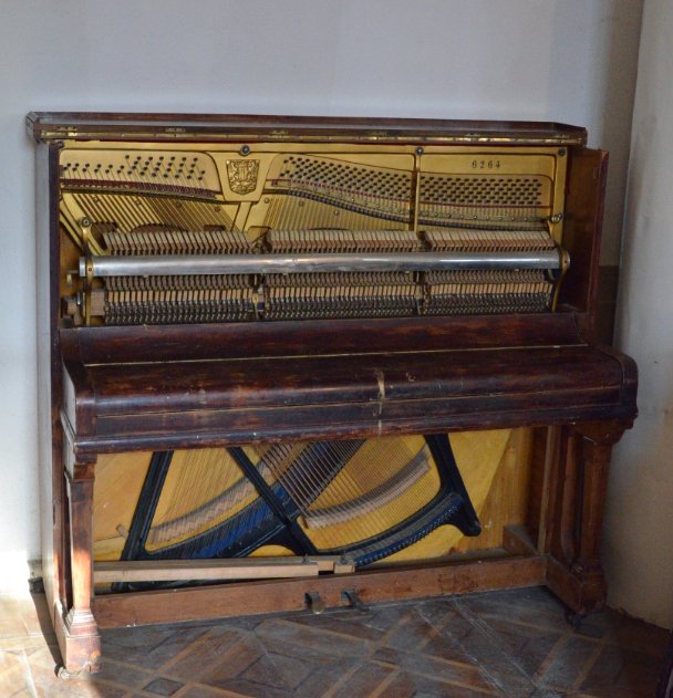 У волинський музей передали піаніно, якому більше сотні років. ФОТО