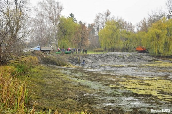 Як чистять ставки в Теремно. ФОТО