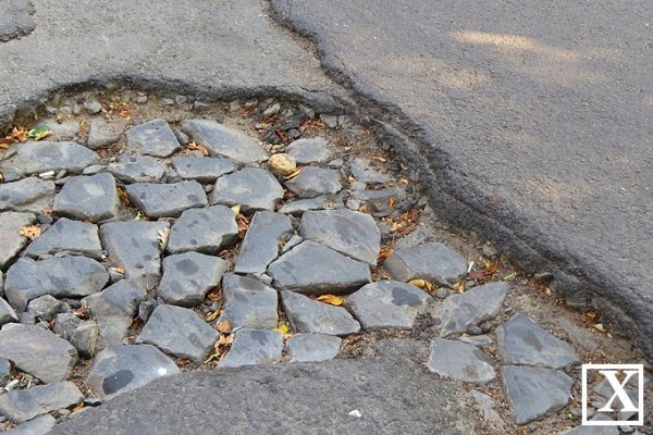 «Археологічний зріз» покриття на Коперніка. Коли ви цю яму залатаєте?