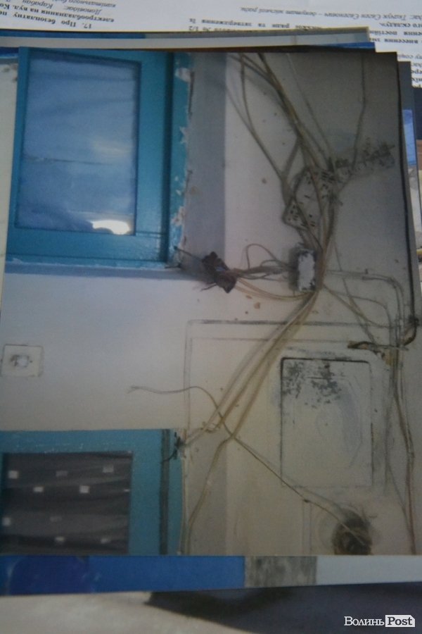 У Луцьку мешканці скаржаться на аварійний гуртожиток. ФОТО