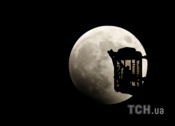 Земляни побачили  «кривавий місяць». ФОТО