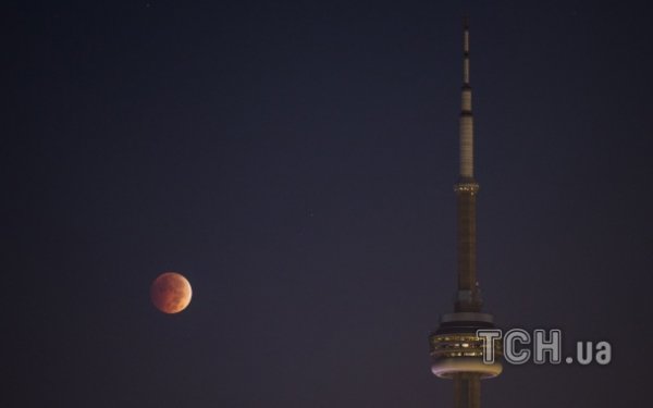 Земляни побачили  «кривавий місяць». ФОТО