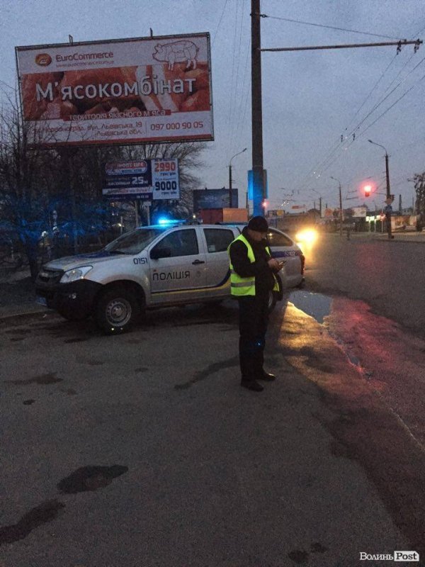 У Луцьку не розминулися чорний і білий буси. ФОТО