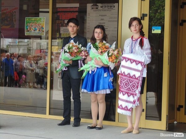 У День матері лучани подякували матерям героїв Небесної Сотні. ФОТО