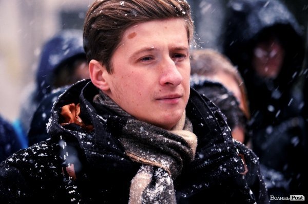 Луцькі студенти принесли прокурору області коктейль Молотова та бруківку. ФОТО