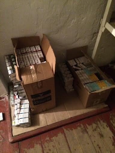 Волинянин незаконно продавав алкоголь та цигарки при в'їзді на митний пост. ФОТО