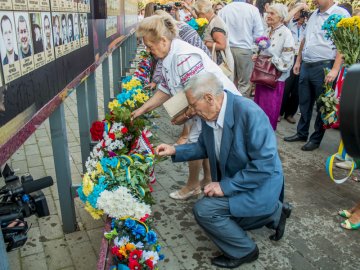 У Луцьку вшанували пам'ять загиблих воїнів АТО. ФОТО