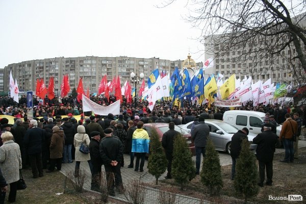 «Вставай, Україно» у Луцьку: обличчя протесту. ФОТО