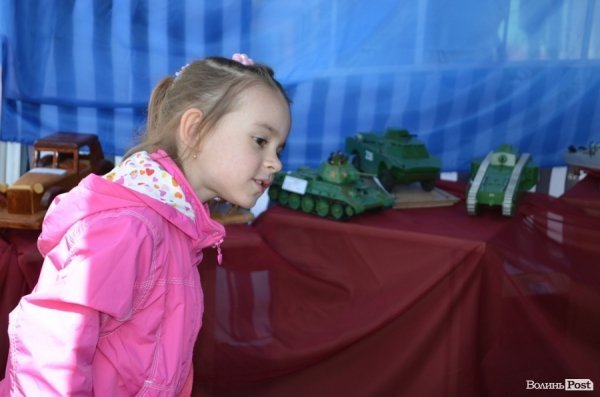 У центрі Луцька – виставка талантів зі всієї області. ФОТО 