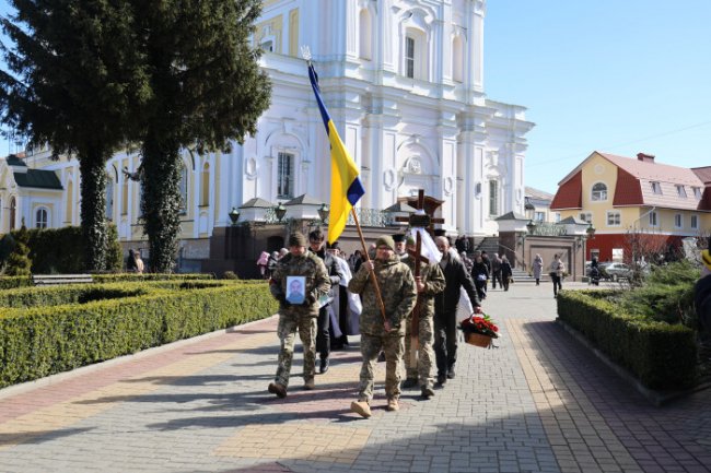 У Луцьку попрощалися з Героєм Арсеном Цехошем