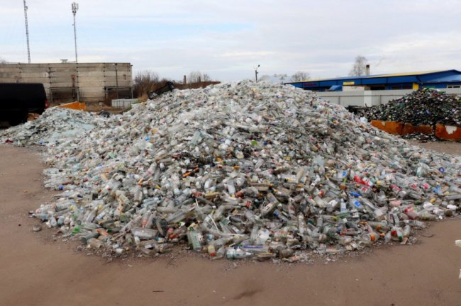 У місті на Волині роздавали подарунки наймолодшим мешканцям, що сортують сміття
