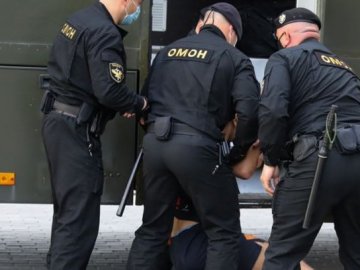 Консул шукає затриманих українців у білоруських СІЗО