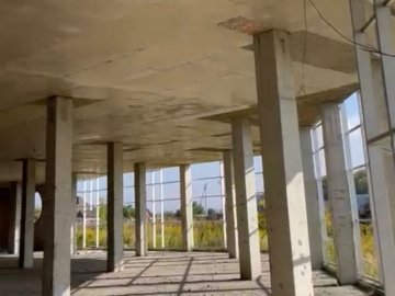 У Рованцях продають недобудований супермаркет за 32 мільйони гривень. ФОТО