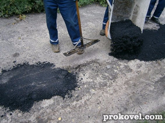 І сміх, і гріх: як у Ковелі проводять ямковий ремонт. ФОТО