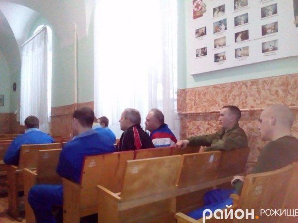 Для бійців, поранених в Авдіївці, у луцькому госпіталі влаштували концерт