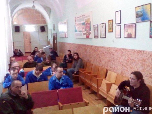 Для бійців, поранених в Авдіївці, у луцькому госпіталі влаштували концерт