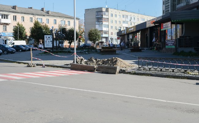 У Нововолинську знижують бордюри для пересування людей з обмеженими можливостями.ФОТО