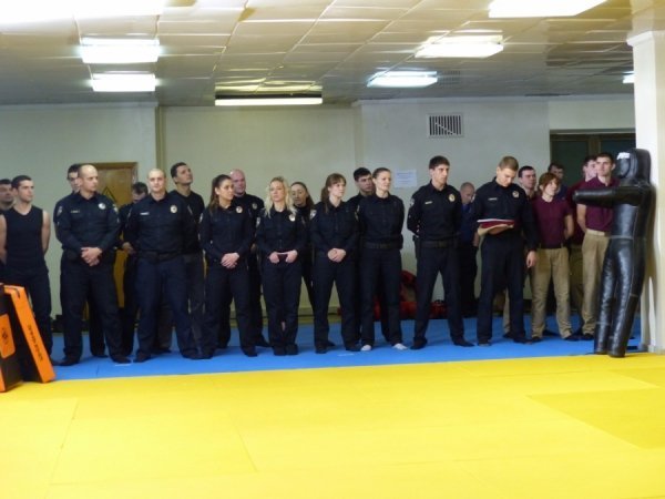 Канада передала луцьким поліцейським форму та камери. ФОТО. ВІДЕО