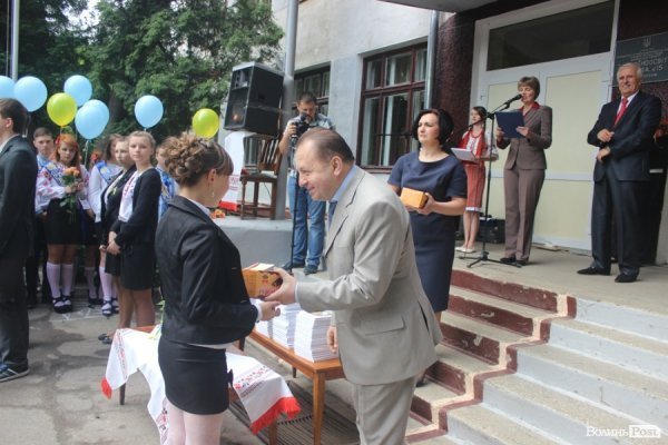 «Губернаторський» останній дзвінок у Луцьку. ФОТО 