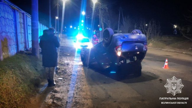 Водій був п'яний: повідомили деталі аварії у Луцьку, у якій автівка перекинулась на дах