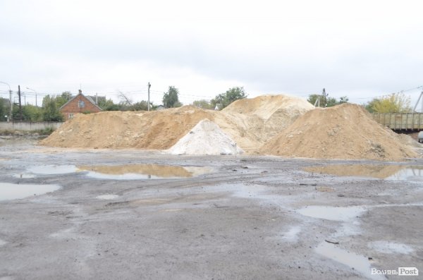 До Луцька їдуть ще два вагони солі. ФОТО