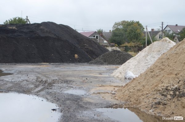 До Луцька їдуть ще два вагони солі. ФОТО