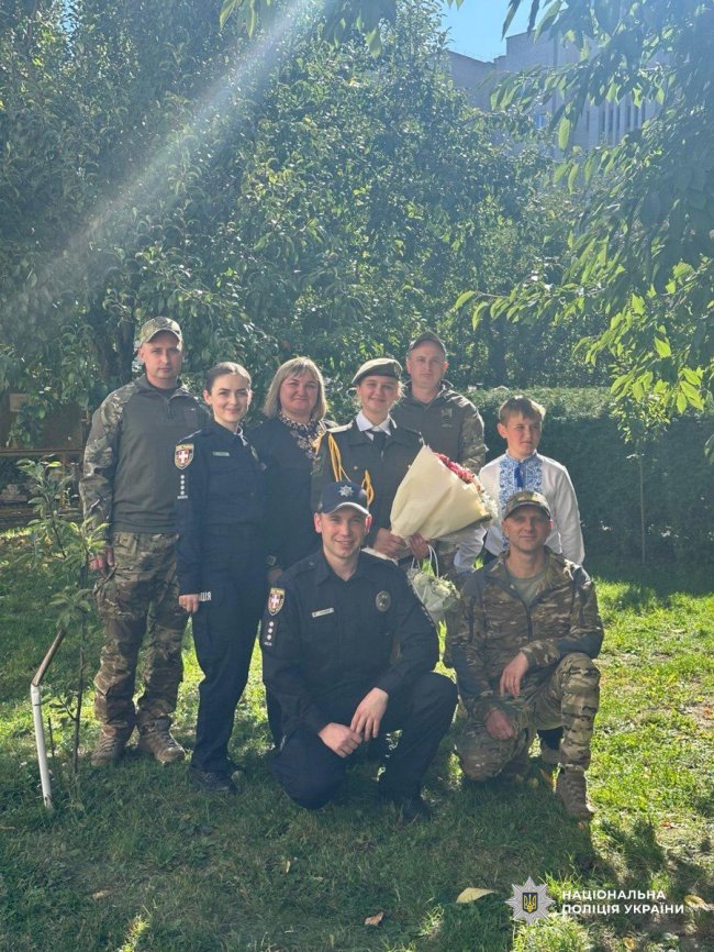 Хоче захищати Україну, як тато: донька загиблого поліцейського з Волині прийняла присягу в ліцеї