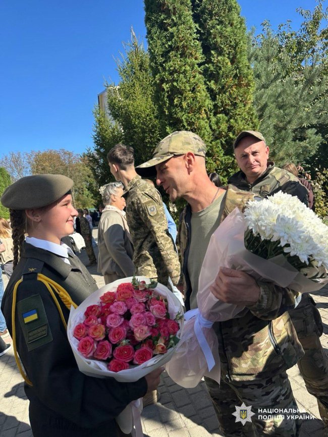 Хоче захищати Україну, як тато: донька загиблого поліцейського з Волині прийняла присягу в ліцеї