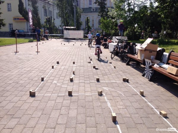 У Луцьку сотні велосипедистів зібрались на велопробіг. ФОТО