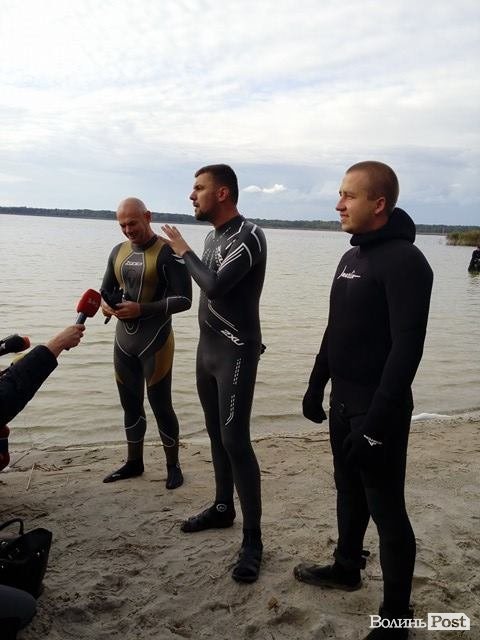 Гузь та Палиця уже подолали Згоранське озеро. ФОТО