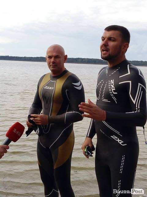 Гузь та Палиця уже подолали Згоранське озеро. ФОТО