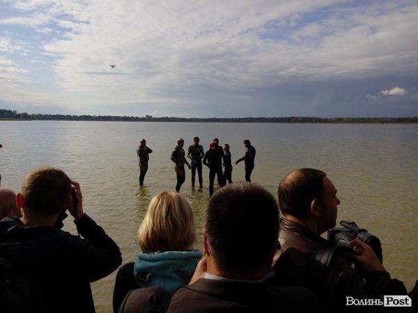 Гузь та Палиця уже подолали Згоранське озеро. ФОТО