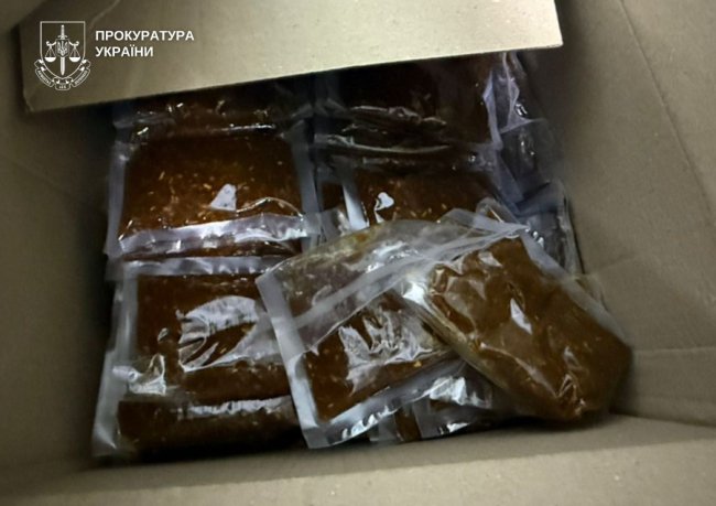 На Волині викрили підпільний цех з виробництва тютюну для кальяну: вилучили незаконної продукції на 8 млн