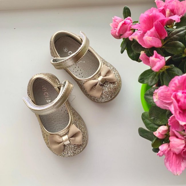 Де придбати стильне та якісне дитяче взуття, не виходячи з дому*