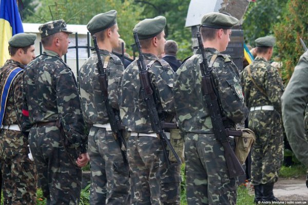 У Нововолинську поховали загиблого бійця. ФОТО