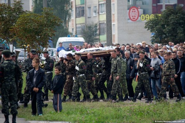 У Нововолинську поховали загиблого бійця. ФОТО