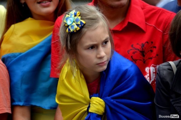 Богатирі протягнули фуру через вулицю Луцька. ФОТО. ОНОВЛЕНО