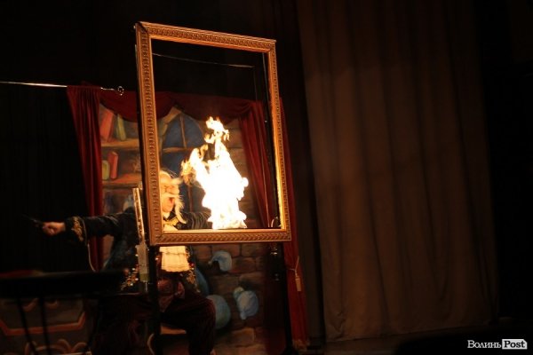 У Луцьку для дітей надували гігантські бульбашки. ФОТО