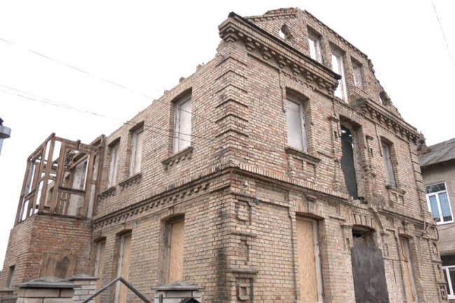 У Луцьку пошкодили об'єкт культурної спадщини, поліція відкрила кримінал. ВІДЕО