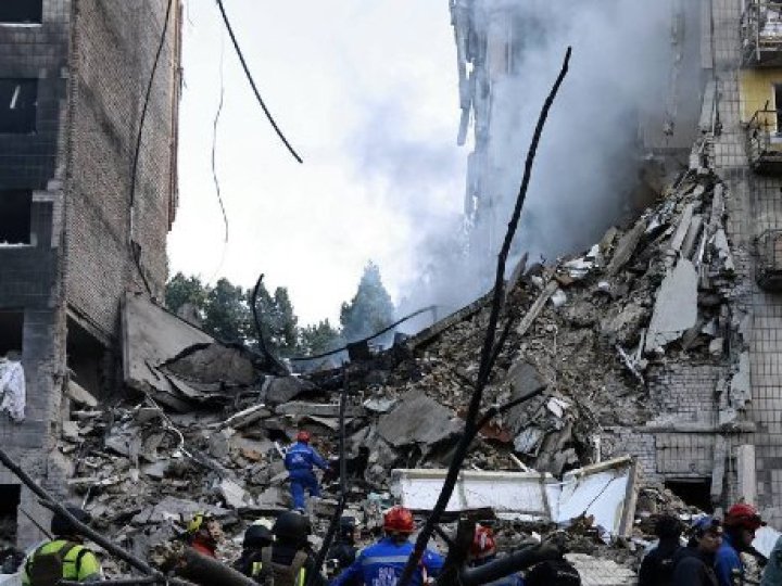 Під завалами будинку у Києві можуть перебувати від 4 до 14 людей, – КМВА